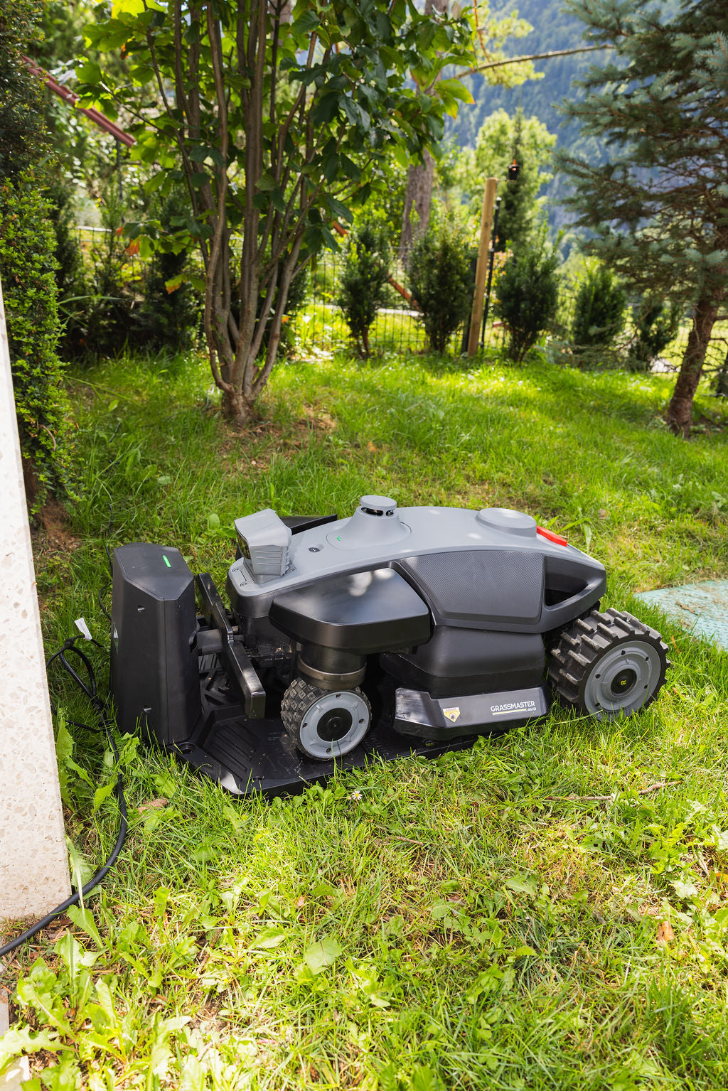 RoboUP Rhino Pro AWD (5.000m²)