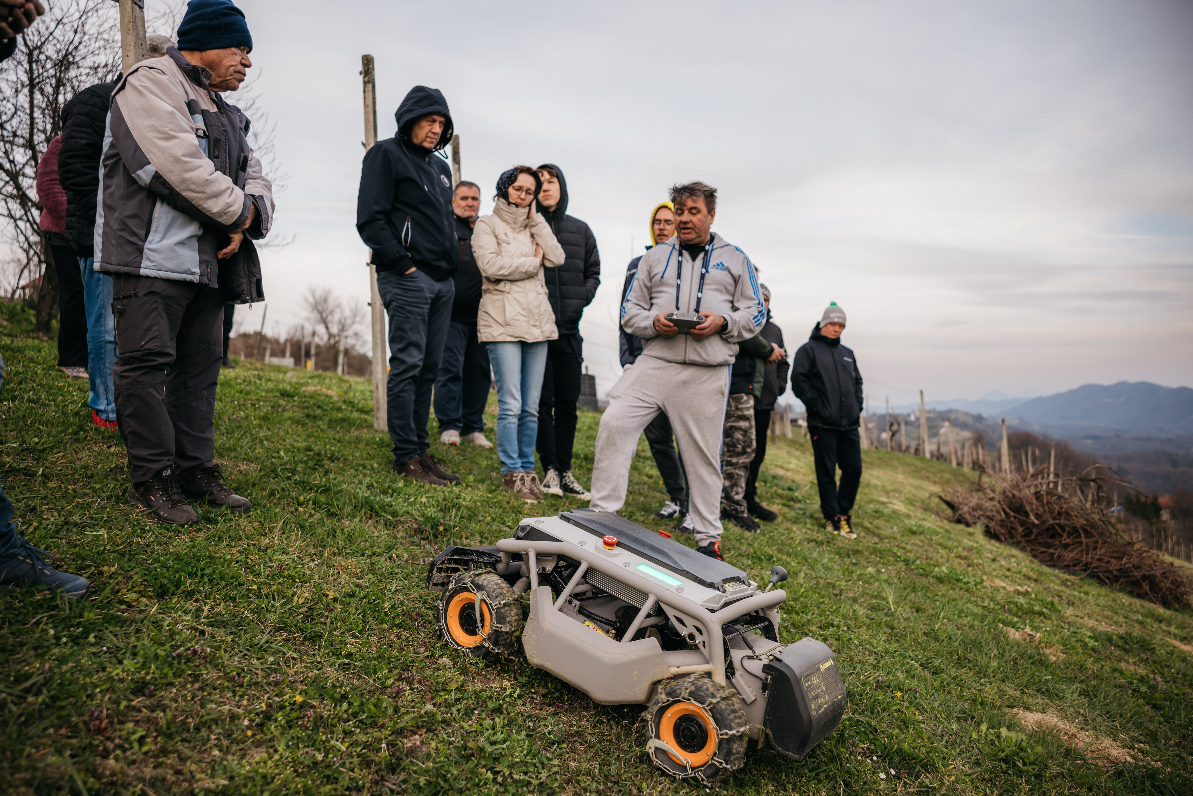 Mowrator S1 - 4WD 18Ah (mit Ketten)