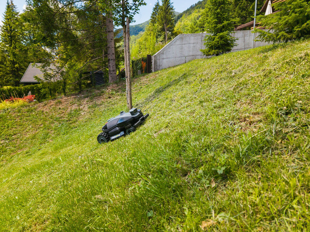 RoboUP Rhino Pro AWD (5.000m²)