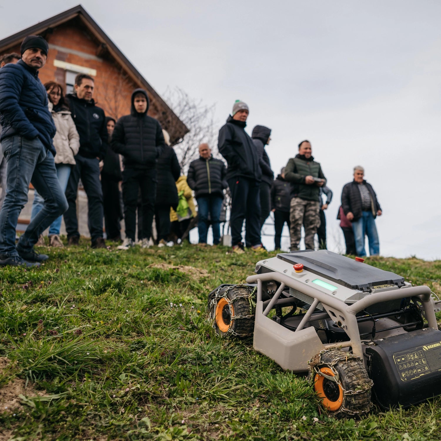 Mowrator S1 - 4WD 12Ah (mit Ketten)